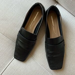 Barely worn Intentionally Blank black Loafer sz 8